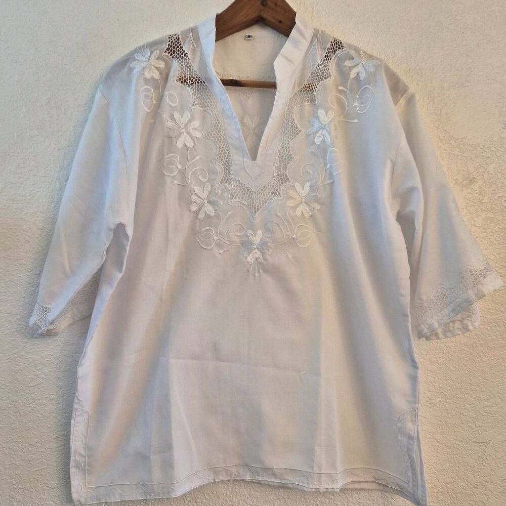 NWOT White Embroidered Unisex Blouse w/ beautiful details: Resortwear Essential